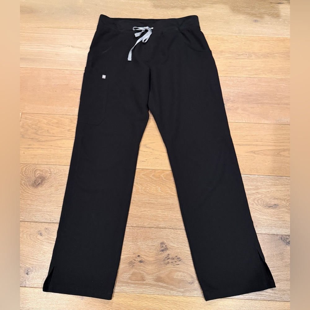 FIGS Women's Kade Cargo Scrub Pants Black Size Medium with Gray Drawstring - Picture 5 of 12